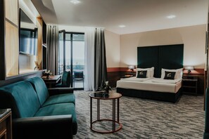 Studio – deluxe | Safe på rommet, skrivebord, skrivebord for bærbar PC og lydisolert