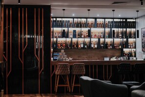 3 bars/lounges
