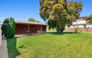 Terrace/patio - Charming 2-bedroom house in Disneyland SoCal Midway City (Midway City)