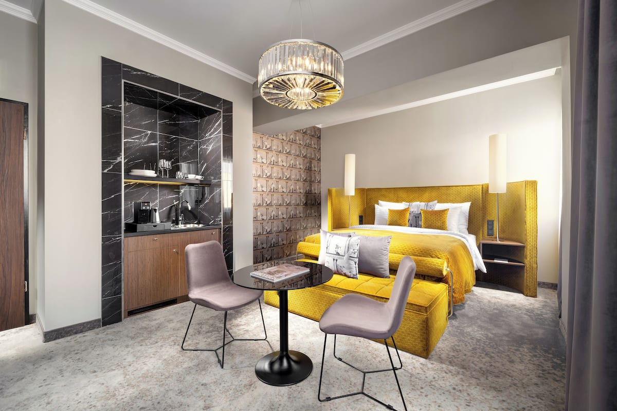 Elizabeth Suite | 2 makuuhuonetta, ylelliset vuodevaatteet, minibaari