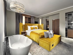 Elizabeth Suite | 2 makuuhuonetta, ylelliset vuodevaatteet, minibaari