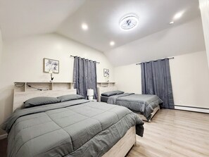 3 slaapkamers, een strijkplank/strijkijzer, wifi, beddengoed