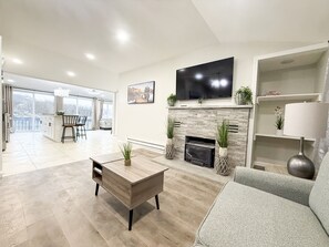 Fireplace - Lux Lake Neepaulin Frontage & Panoramic Views Home (Wantage)