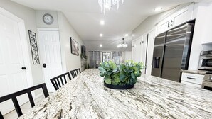 Dining - Lux Lake Neepaulin Frontage & Panoramic Views Home (Wantage)