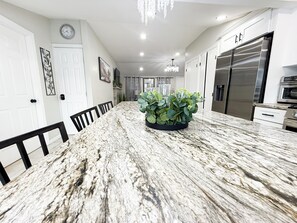 Dining - Lux Lake Neepaulin Frontage & Panoramic Views Home (Wantage)
