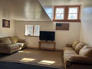 Smart TV, fireplace, DVD player