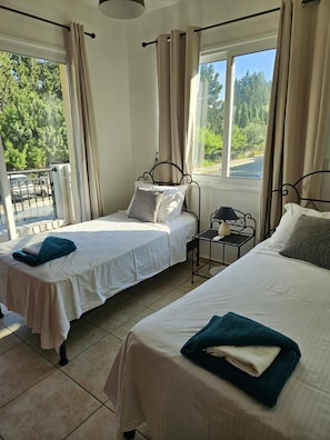 2 chambres, fer et planche à repasser, Wi-Fi, draps fournis