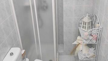 Doccia, asciugacapelli, bidet, asciugamani