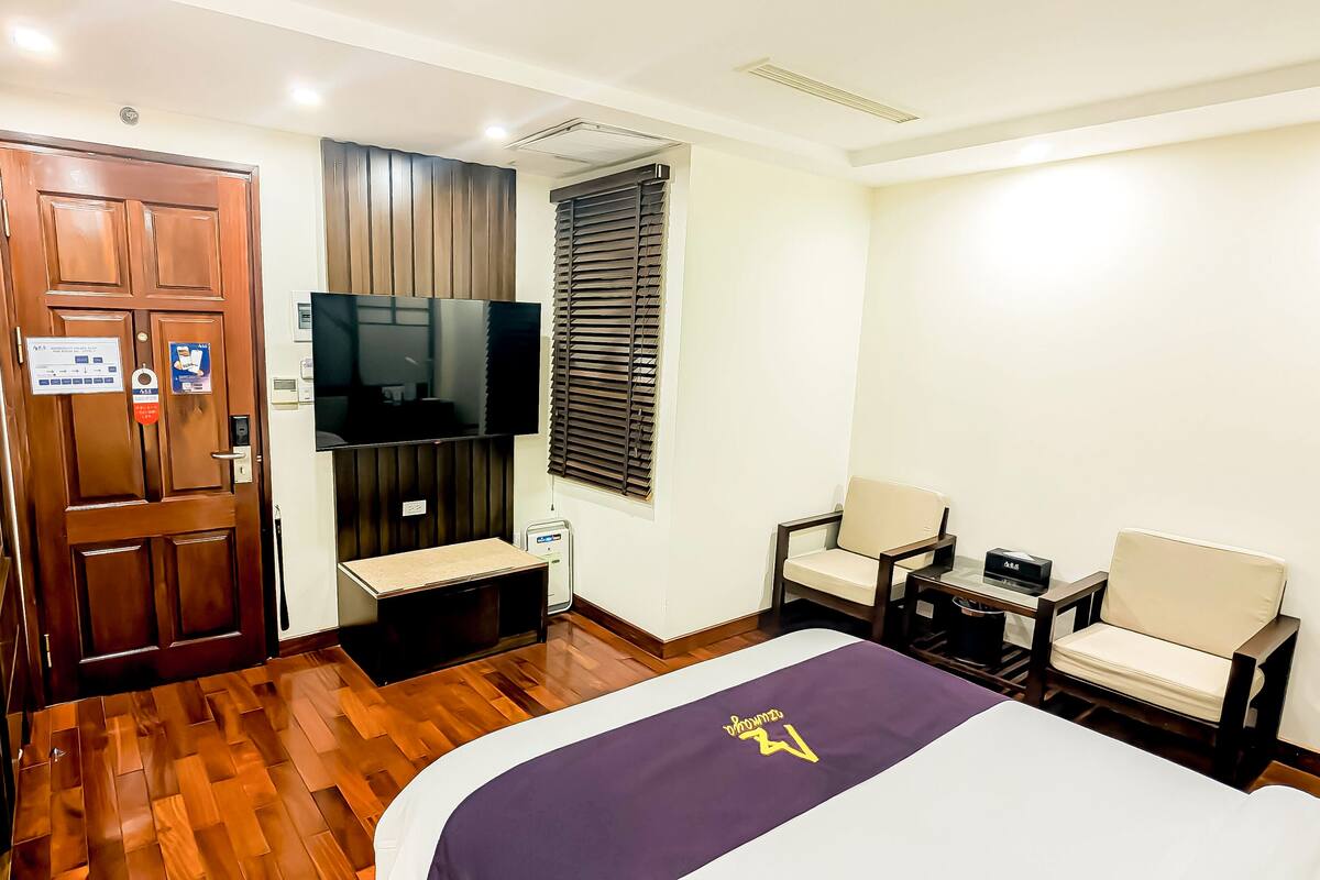 Deluxe Room | In-room safe, desk, laptop workspace, iron/ironing board (on request)