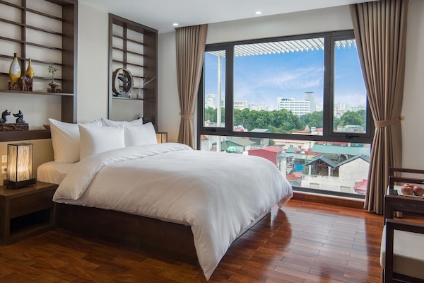 Executive Room, City View | Living area