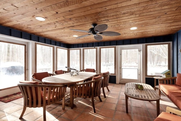 2nd bath - in hallway