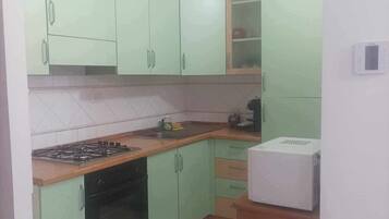 Fridge, microwave, oven, coffee/tea maker