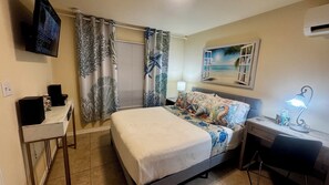 1 多间卧室、客房内保险箱、办公桌、熨斗/熨衣板