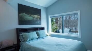 2 bedrooms, iron/ironing board, internet, bed sheets