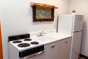 Fridge, microwave, oven, stovetop - Historic Cabin/In Town/Lake Walk/BLACK BEAR (Grand Lake)