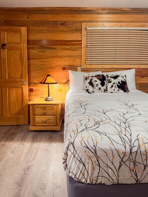 1 Schlafzimmer, Schreibtisch, Bügeleisen/Bügelbrett, Reisekinderbett