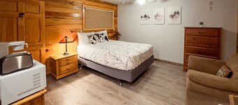 Cozy cabin/Lake& Board walk/5 min RMNP/Moose Lodge