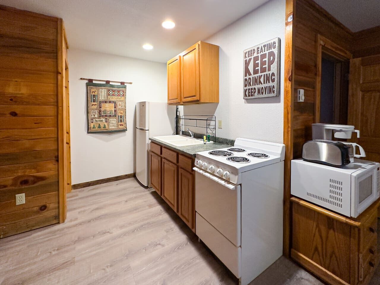 冰箱、微波炉、烤箱、炉灶