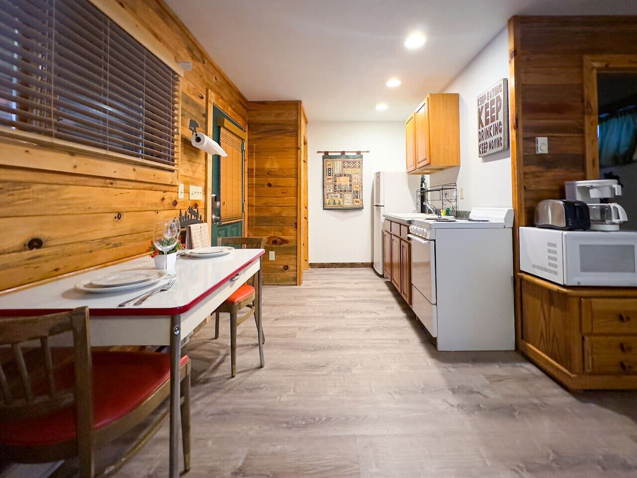 冰箱、微波炉、烤箱、炉灶