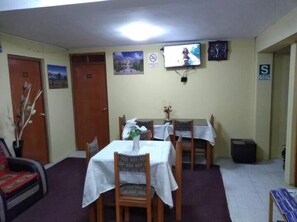 Living area - HOSTAL VISTA AL LAGO TITICACA PUNO  (Puno)