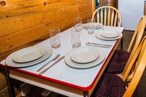 Dining - Cozy Cabin 1 Block to Lake/In Town/Hummingbird (Grand Lake)