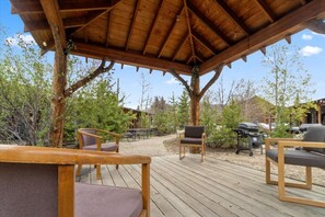 Terrace/patio - Cozy Cabin 1 Block to Lake/In Town/Hummingbird (Grand Lake)