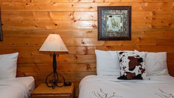 1 bedroom, desk, travel cot, WiFi