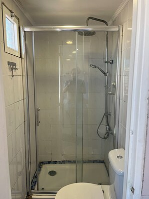 Suihku, hiustenkuivaaja