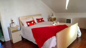 5 bedrooms, iron/ironing board, bed sheets