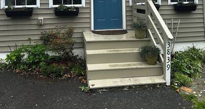 Charming 2-bedroom 1 bath cottage with AC, WiFi in peaceful North Beach, Md.