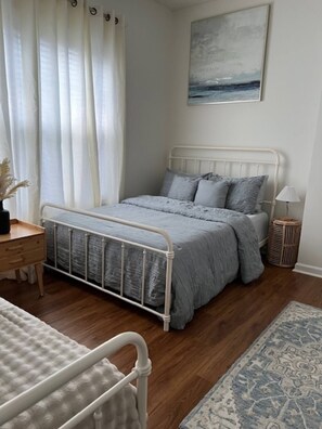 2 室のベッドルーム、アイロン / アイロン台、WiFi、ベッドシーツ