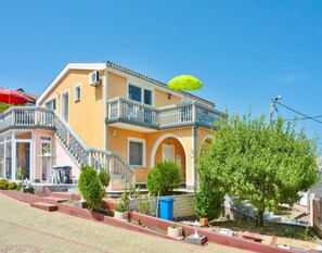 Exterior - Apartment in Croatia Near the Adriatic Coast (Senj)