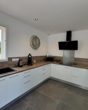 Fridge, microwave, oven, stovetop - Villa Melendria, Ghisonnaccia (Ghisonaccia)