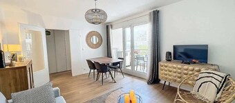 "Le Cassin" - Parking et terrasse, à 5 minutes de la gare