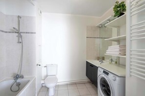 Douche, sèche-cheveux