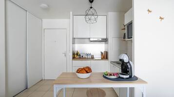 雪櫃、微波爐、爐具、咖啡機/沖茶器