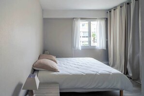 3 bedrooms, iron/ironing board, travel crib, WiFi