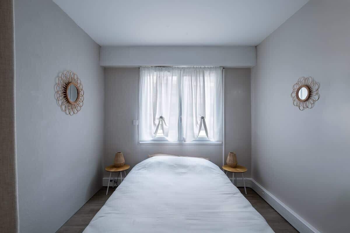 3 bedrooms, iron/ironing board, travel cot, WiFi