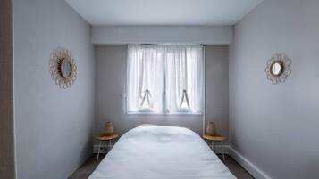 3 bedrooms, iron/ironing board, travel cot, WiFi