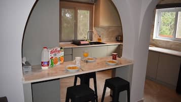 Refrigerador, microondas, horno, lavavajillas