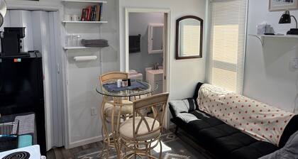 Charming 1-bedroom cottage with AC, WiFi in downtown Hanover, PA