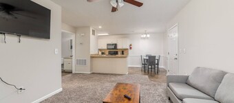 Modern 1BR With Pool and Parking Access