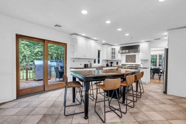 6 bedrooms - Huge Home w Entertainment Gym Gourmet Kitchen (Monsey)