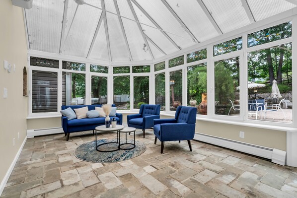 Villa | 5 bedrooms - Cozy Family Escape Games Gym Warm Fireplace (Stony Point)