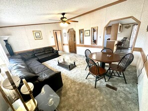 House - Secluded Lodge Farm Views 50 Acres Wifi (Swan Lake)