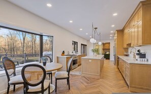 House | 6 bedrooms - Mini Mansion Fireplace Game Room Monthly Rent (Suffern)