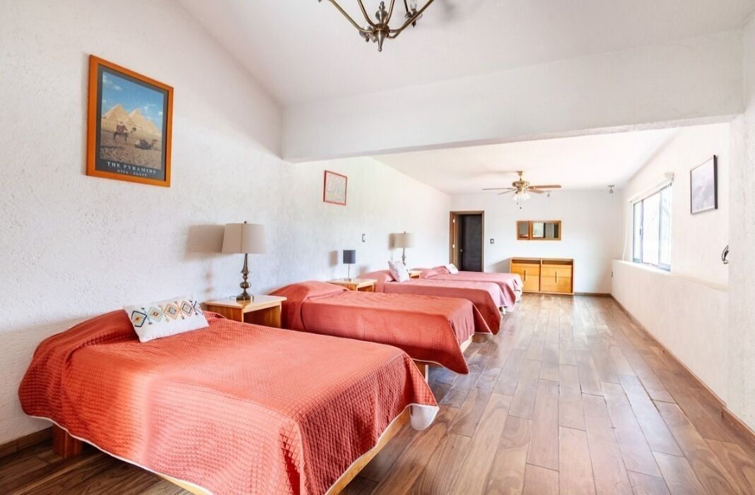 6 bedrooms, WiFi, bed sheets