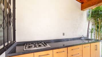 Microwave, oven, blender