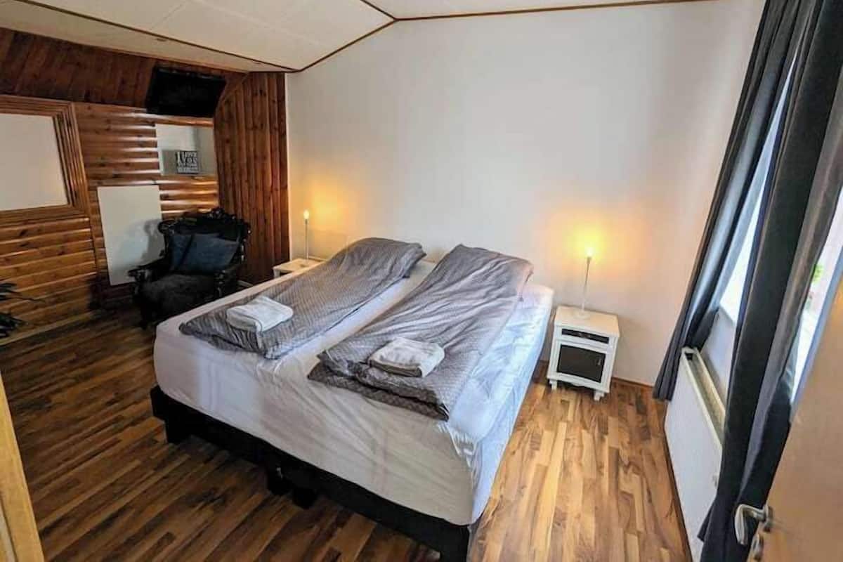 Cunas gratuitas, wifi gratis y ropa de cama
