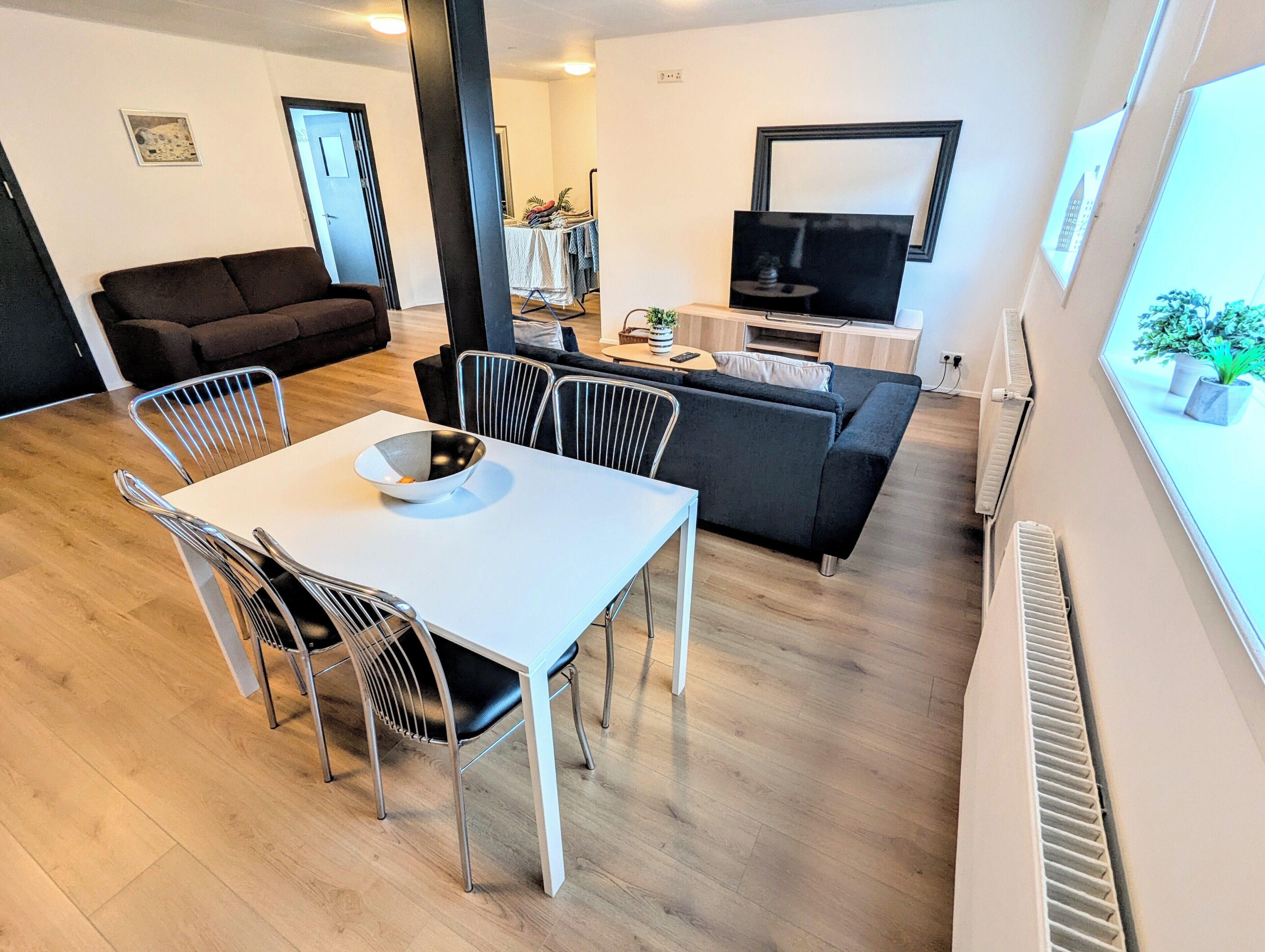 Comfort Apartment, 2 Bedrooms, Non Smoking, Kitchen | Living area | 34-inch flat-screen TV with cable channels